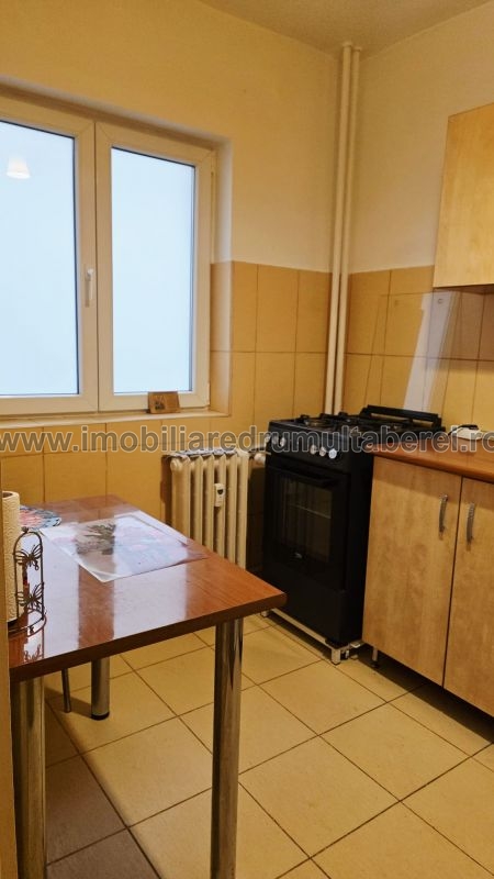vanzare apartament 3 camere, Bucla, Metrou Constantin Brancusi, cf 1, decomandat, etaj 2/10, liber,         pret 115.000 EUR