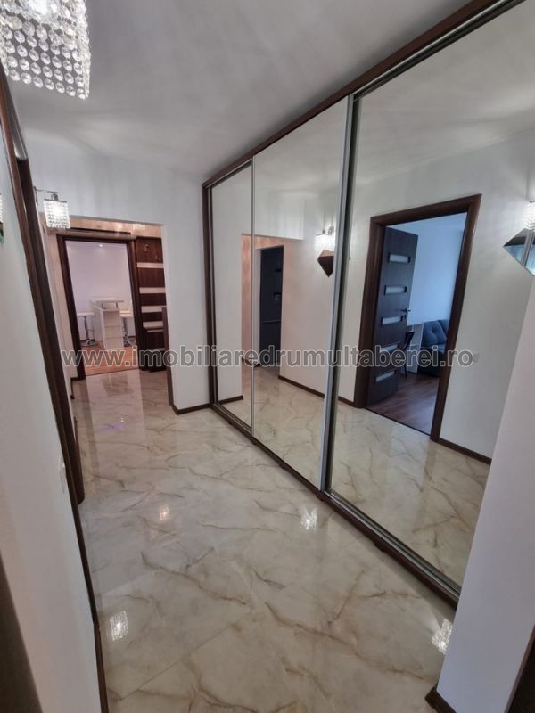vanzare apartament 3 camere, Timisoara, Sibiu, cf 1, decomandat, etaj 1/10, mobilat,             pret 169.000 EUR