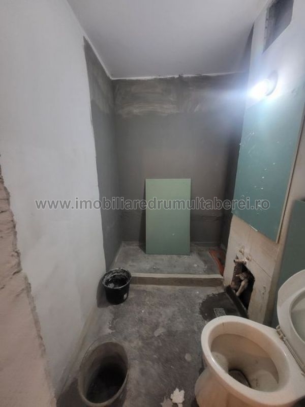 vanzare apartament 3 camere, Prelungirea Ghencea, Metrou Raul Doamnei, cf 1, decomandat, etaj 3/10, liber,           pret 125.000 EUR