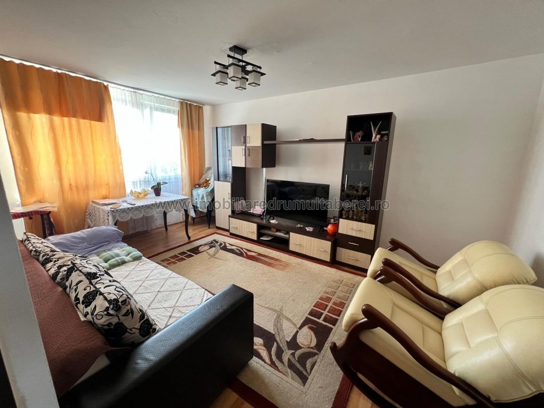 vanzare apartament 3 camere, Valea Ialomitei, Metrou, cf 1, decomandat, etaj 4/4, bloc reabilitat,         pret 105.000 EUR