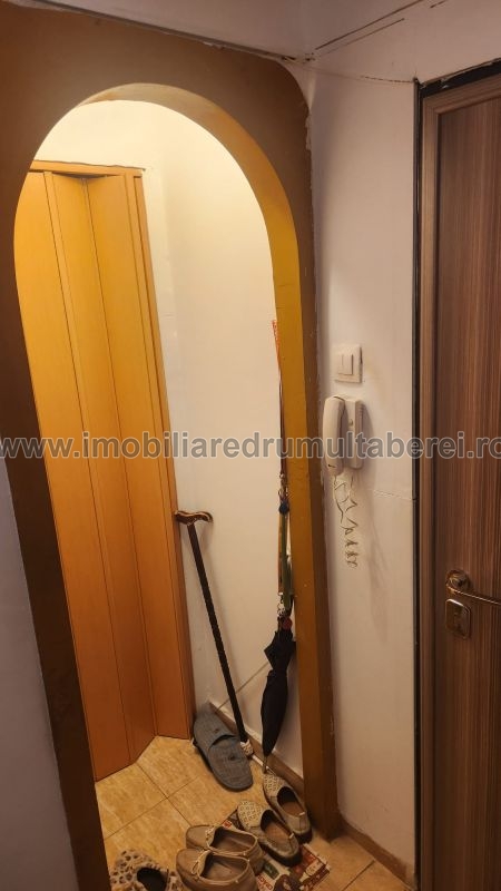vanzare apartament 3 camere, Parva, Metrou Constantin Brancusi, cf 1, decomandat, etaj 3/4, centrala, boxa,         pret 125.000 EUR