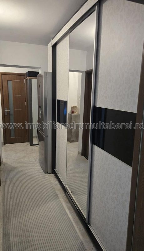 vanzare apartament 2 camere, Valea Argesului, cf 1, decomandat, etaj 1/4, mobilat,       pret 105.000 EUR