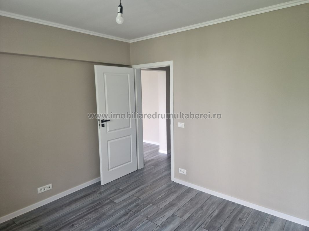 vanzare apartament 2 camere, Favorit, Metrou, cf 1, etaj 6/8, semidecomandat, renovat, bloc reabilitat,        pret 125.500 EUR