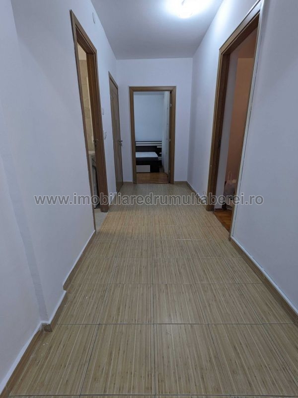 vanzare apartament 2 camere, Auchan, Parc Drumul Taberei, cf 1, decomandat, etaj 4/10, bloc 1980, mobilat,             pret 125.000 EUR