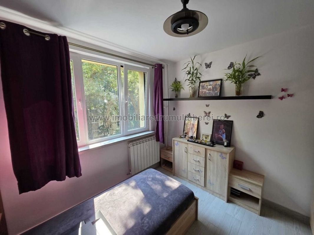 vanzare apartament 3 camere, Materna, Metrou Romancierilor, cf 1, decomandat, etaj 2/4, bloc reabilitat,         pret 130.000 EUR