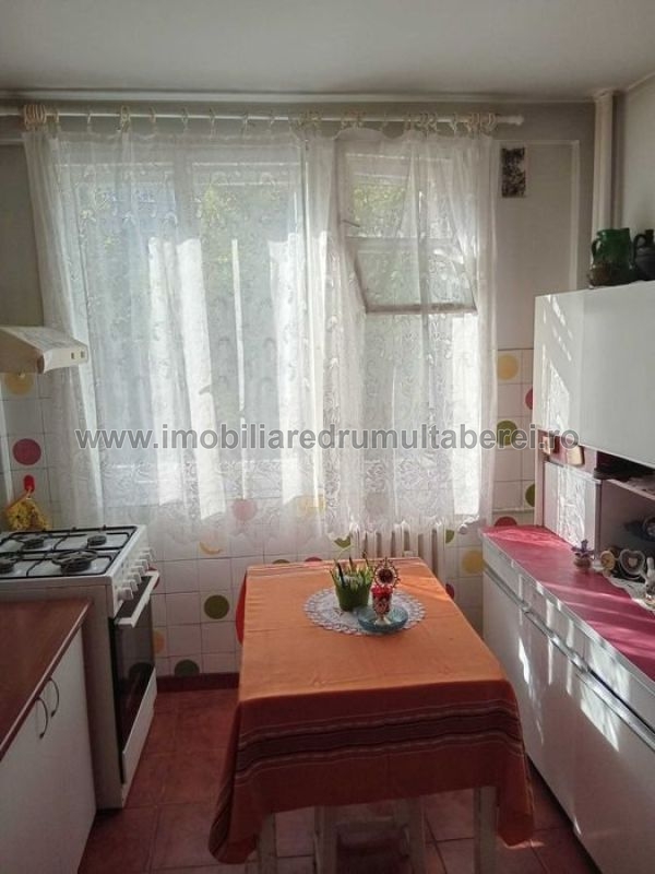 vanzare apartament 3 camere, Parc Drumul Taberei, cf 1, etaj 2/10, semidecomandat, liber,           pret 115.000 EUR