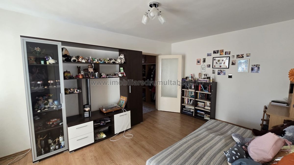 vanzare apartament 2 camere, Plaza, Brasov, cf 1, etaj 4/10, semidecomandat,         pret 94.000 EUR